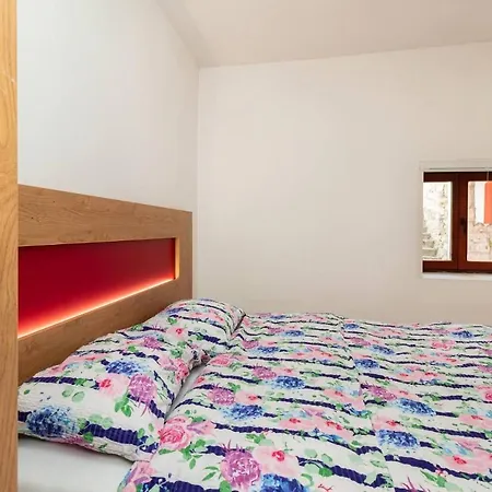 Oleander - Stone House With Shared Swimming Pool Appartement