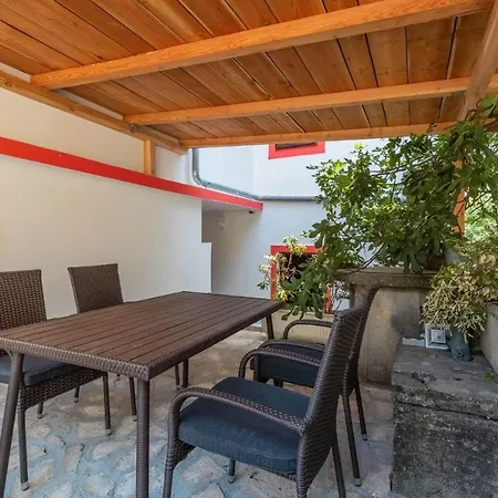 Appartement Oleander - Stone House With Shared Swimming Pool