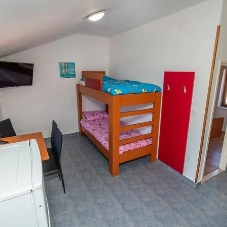 Appartement Oleander - Stone House With Shared Swimming Pool