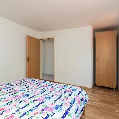 Appartement Oleander - Stone House With Shared Swimming Pool *