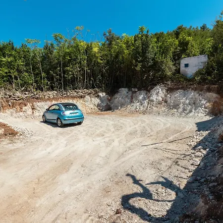 Apartman Oleander - Stone House With Shared Seasonal Swimming Pool