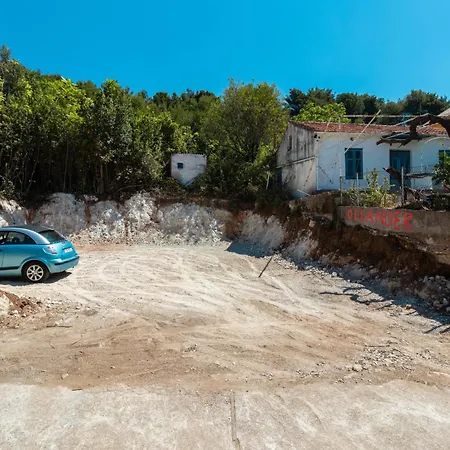 Oleander - Stone House With Shared Swimming Pool Appartement *