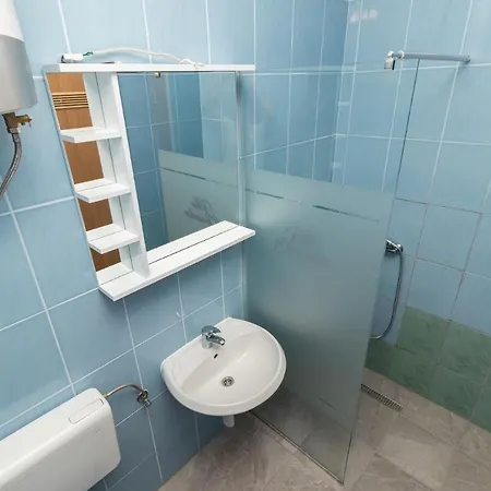 Oleander - Stone House With Shared Seasonal Swimming Pool Διαμέρισμα Pašman